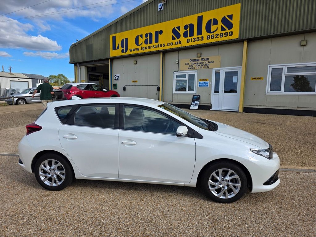 2015 Toyota AURIS