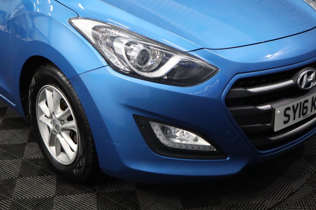 2016 HYUNDAI I30 1.6 CRDi Blue Drive SE Nav Hatchback 5dr Diesel Manual Euro 6 (s/s) (110 ps - vehicle photo 10 for sale on PureCar