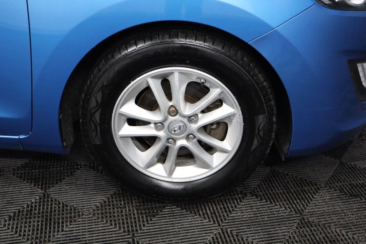 2016 HYUNDAI I30 1.6 CRDi Blue Drive SE Nav Hatchback 5dr Diesel Manual Euro 6 (s/s) (110 ps - vehicle photo 17 for sale on PureCar
