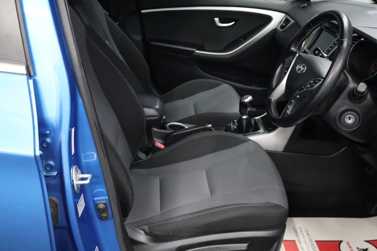 2016 HYUNDAI I30 1.6 CRDi Blue Drive SE Nav Hatchback 5dr Diesel Manual Euro 6 (s/s) (110 ps - vehicle photo 24 for sale on PureCar