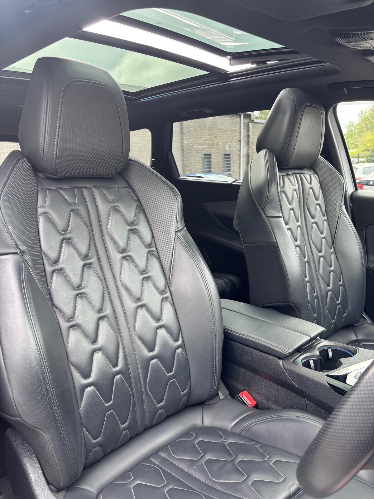 2019 PEUGEOT 2.0 BlueHDi GT SUV 5dr Diesel EAT Auto 6Spd Euro 6 (s/s) (180 ps) - vehicle photo 27 for sale on PureCar