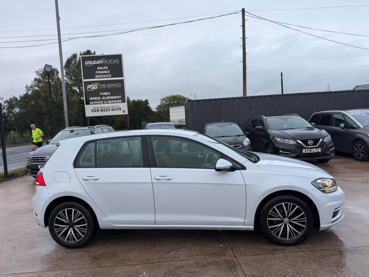 2019 VOLKSWAGEN GOLF 1.6 TDI SE Nav Hatchback 5dr Diesel Manual Euro 6 (s/s) (115 ps) - vehicle photo 2 for sale on PureCar