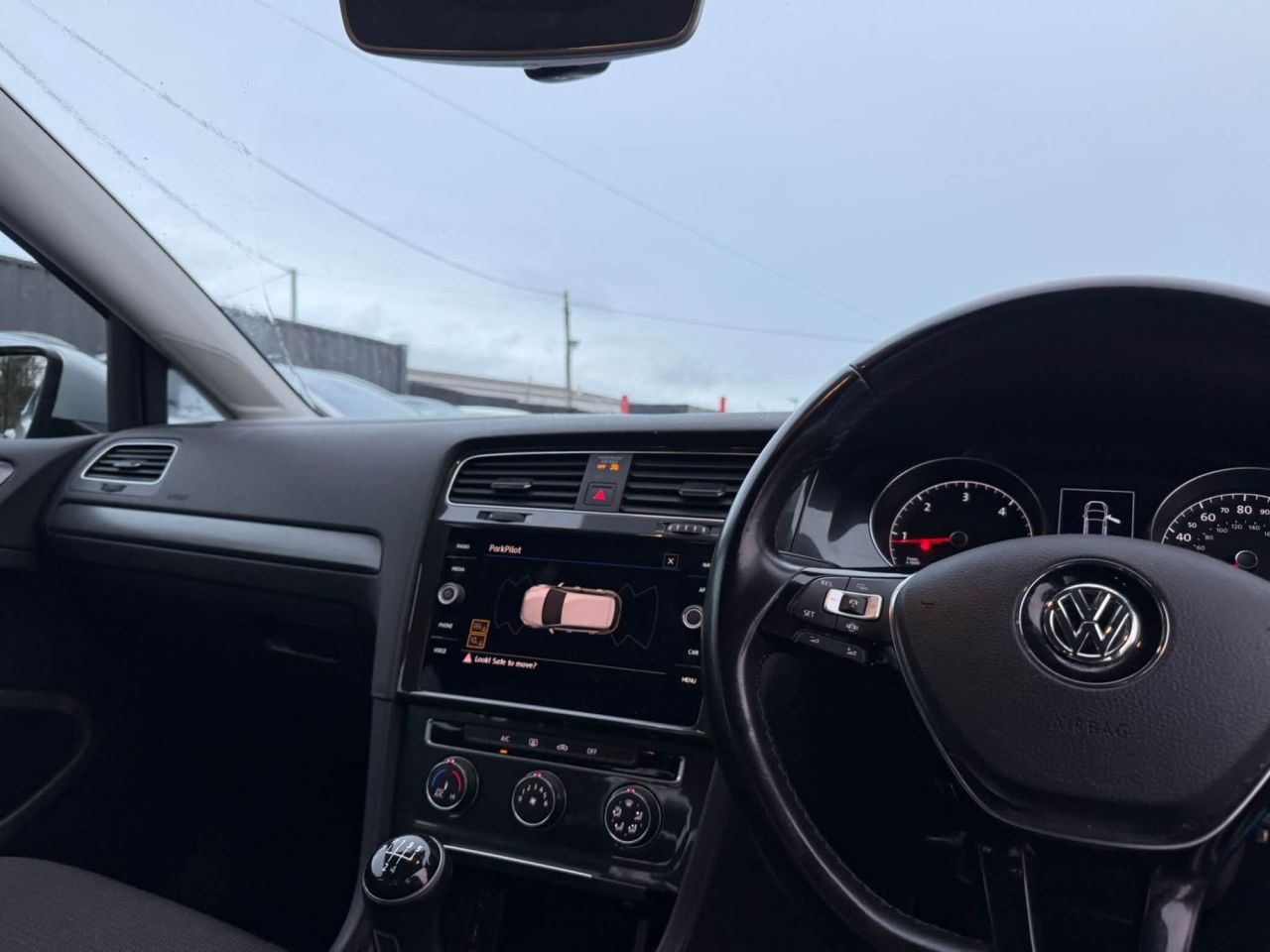 2019 VOLKSWAGEN GOLF 1.6 TDI SE Nav Hatchback 5dr Diesel Manual Euro 6 (s/s) (115 ps) - vehicle photo 7 for sale on PureCar