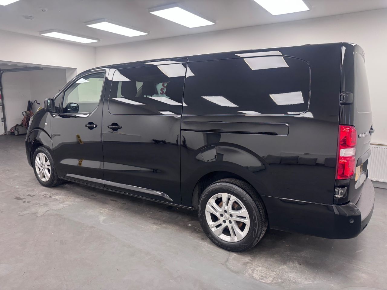 2021 VAUXHALL VIVARO 2.0 Turbo D 3100 Elite Crew Van Double Cab 5dr Diesel Manual L2 H1 Euro 6 ( - vehicle photo 6 for sale on PureCar