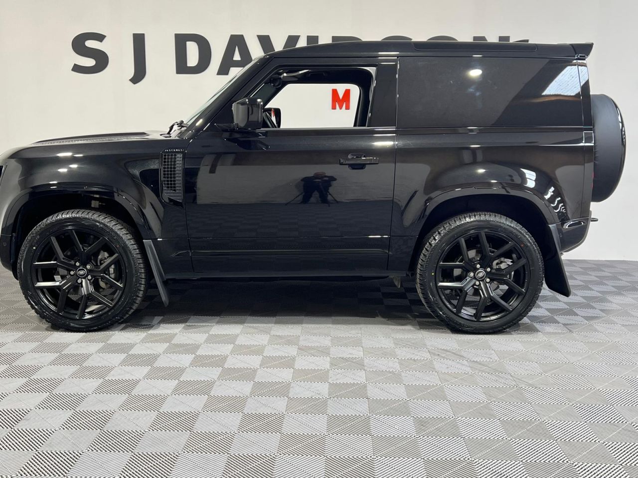 2025 LAND ROVER DEFENDER 90 3.0 D250 MHEV X-Dynamic SE Hard Top SUV 3dr Diesel Auto 4WD SWB Euro 6 (s/s - vehicle photo 6 for sale on PureCar