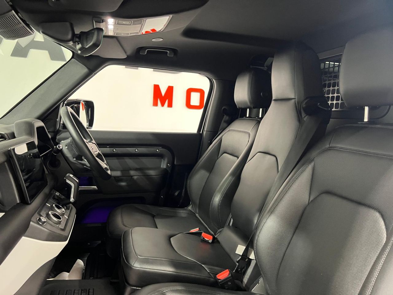 2025 LAND ROVER DEFENDER 90 3.0 D250 MHEV X-Dynamic SE Hard Top SUV 3dr Diesel Auto 4WD SWB Euro 6 (s/s - vehicle photo 4 for sale on PureCar