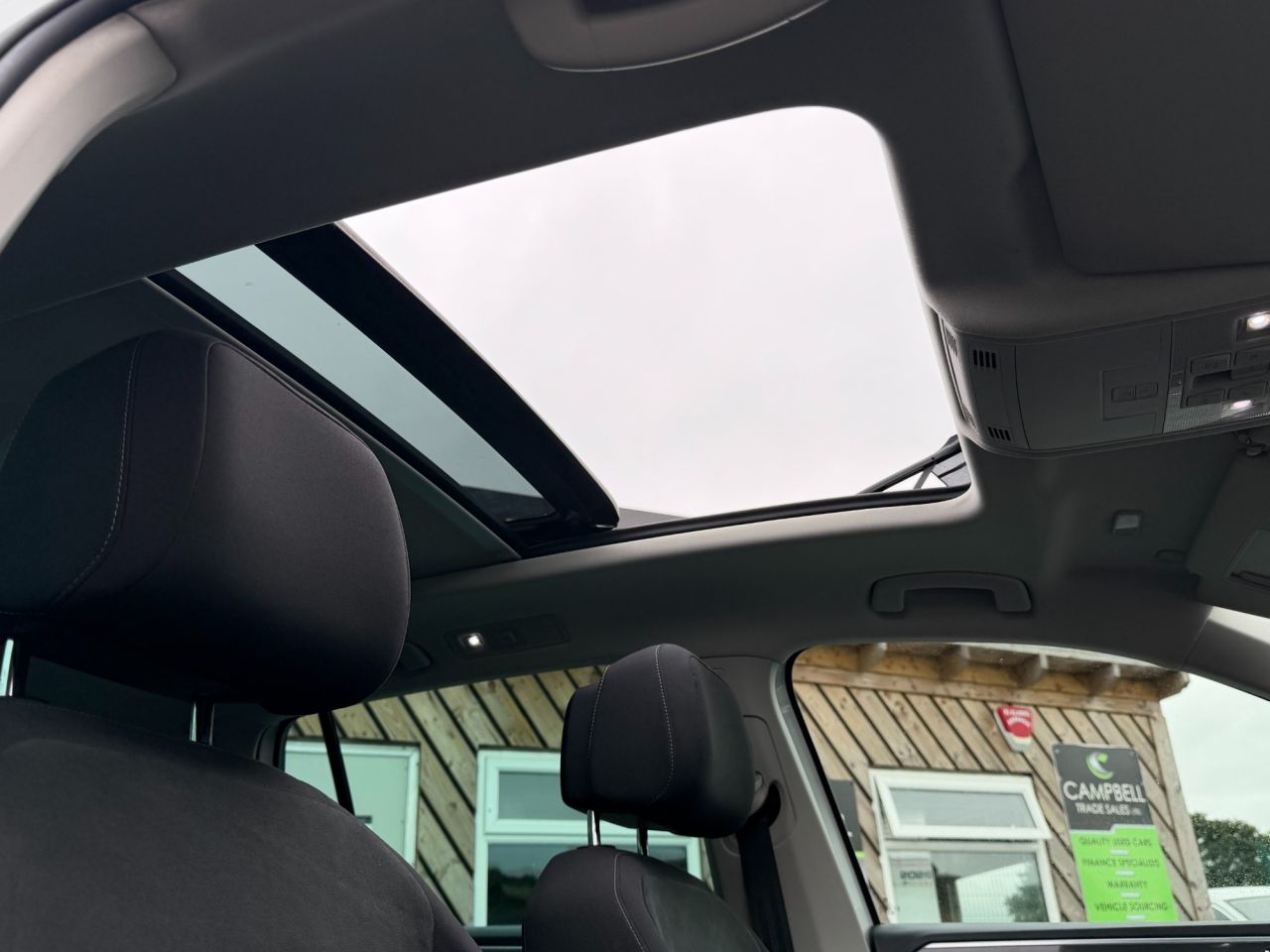 2018 VOLKSWAGEN TIGUAN 2.0 TDI SEL SUV 5dr Diesel DSG Euro 6 (s/s) (150 ps) - vehicle photo 11 for sale on PureCar