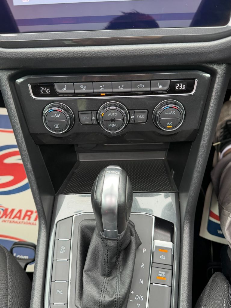 2018 VOLKSWAGEN TIGUAN 2.0 TDI SEL SUV 5dr Diesel DSG Euro 6 (s/s) (150 ps) - vehicle photo 13 for sale on PureCar