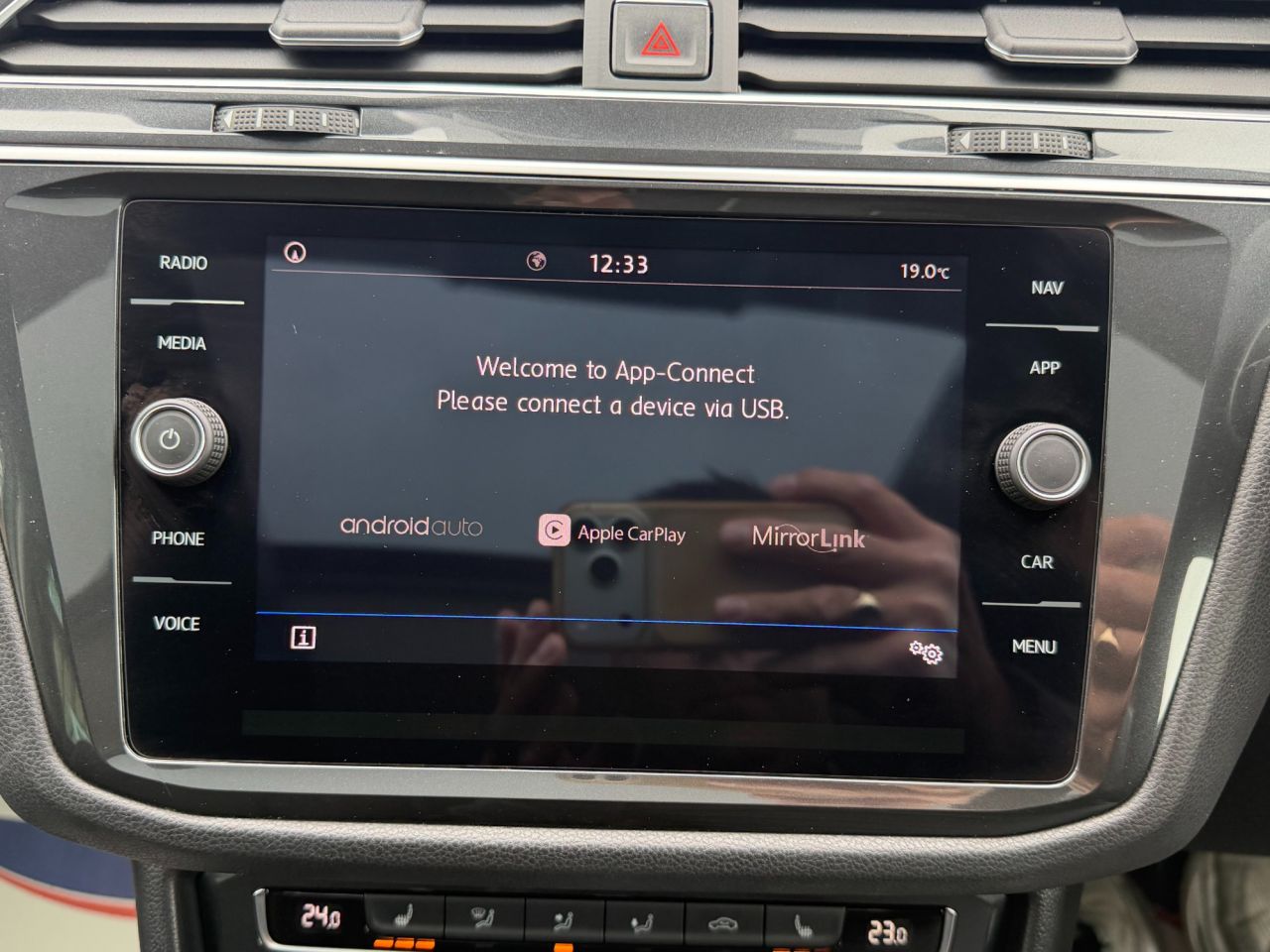 2018 VOLKSWAGEN TIGUAN 2.0 TDI SEL SUV 5dr Diesel DSG Euro 6 (s/s) (150 ps) - vehicle photo 15 for sale on PureCar