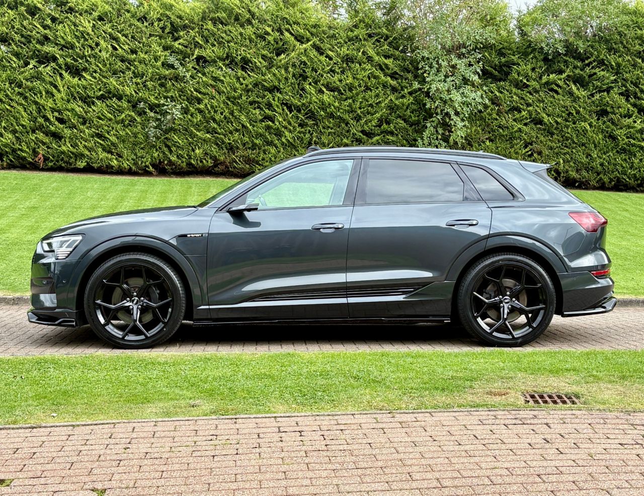 2020 AUDI E-TRON 55 Launch Edition SUV 5dr Electric Auto quattro 95kWh (408 ps) - vehicle photo 8 for sale on PureCar