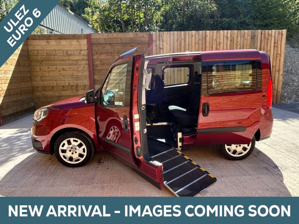 Red 2017 Fiat Doblo MPV Front-wheel drive Manual
