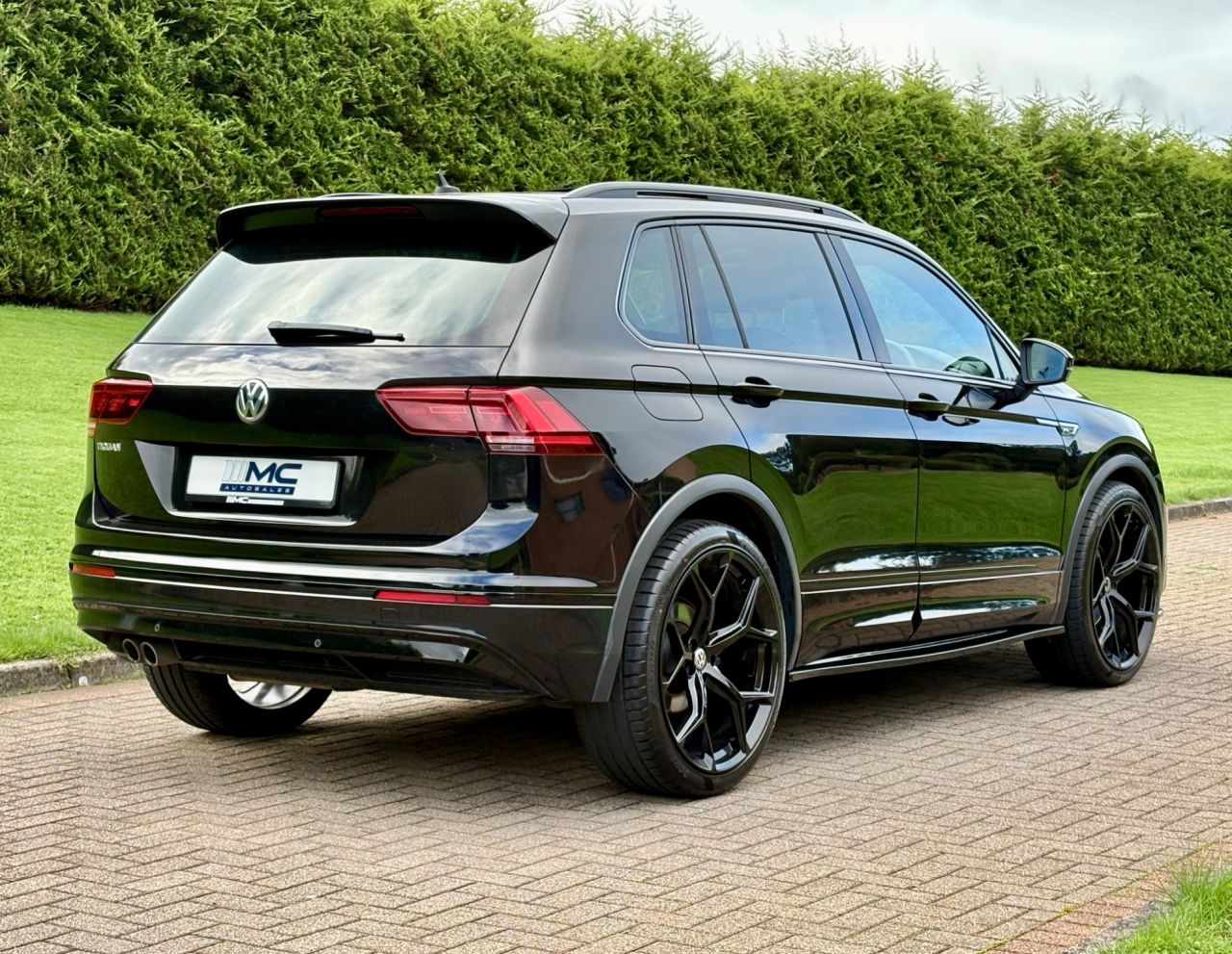 2018 VOLKSWAGEN TIGUAN 2.0 TDI R-Line SUV 5dr Diesel Manual Euro 6 (s/s) (150 ps) - vehicle photo 3 for sale on PureCar