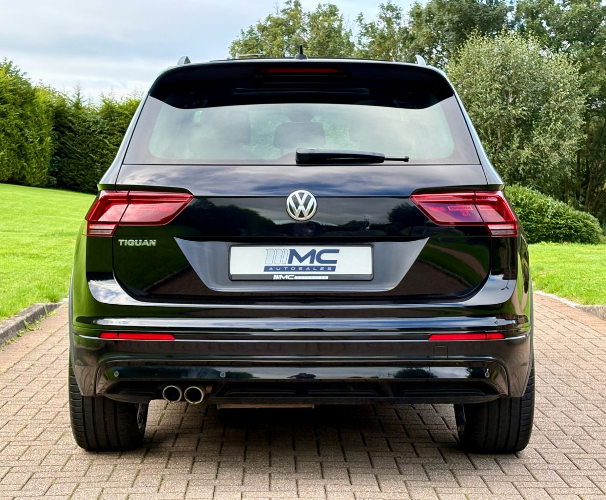 2018 VOLKSWAGEN TIGUAN 2.0 TDI R-Line SUV 5dr Diesel Manual Euro 6 (s/s) (150 ps) - vehicle photo 9 for sale on PureCar