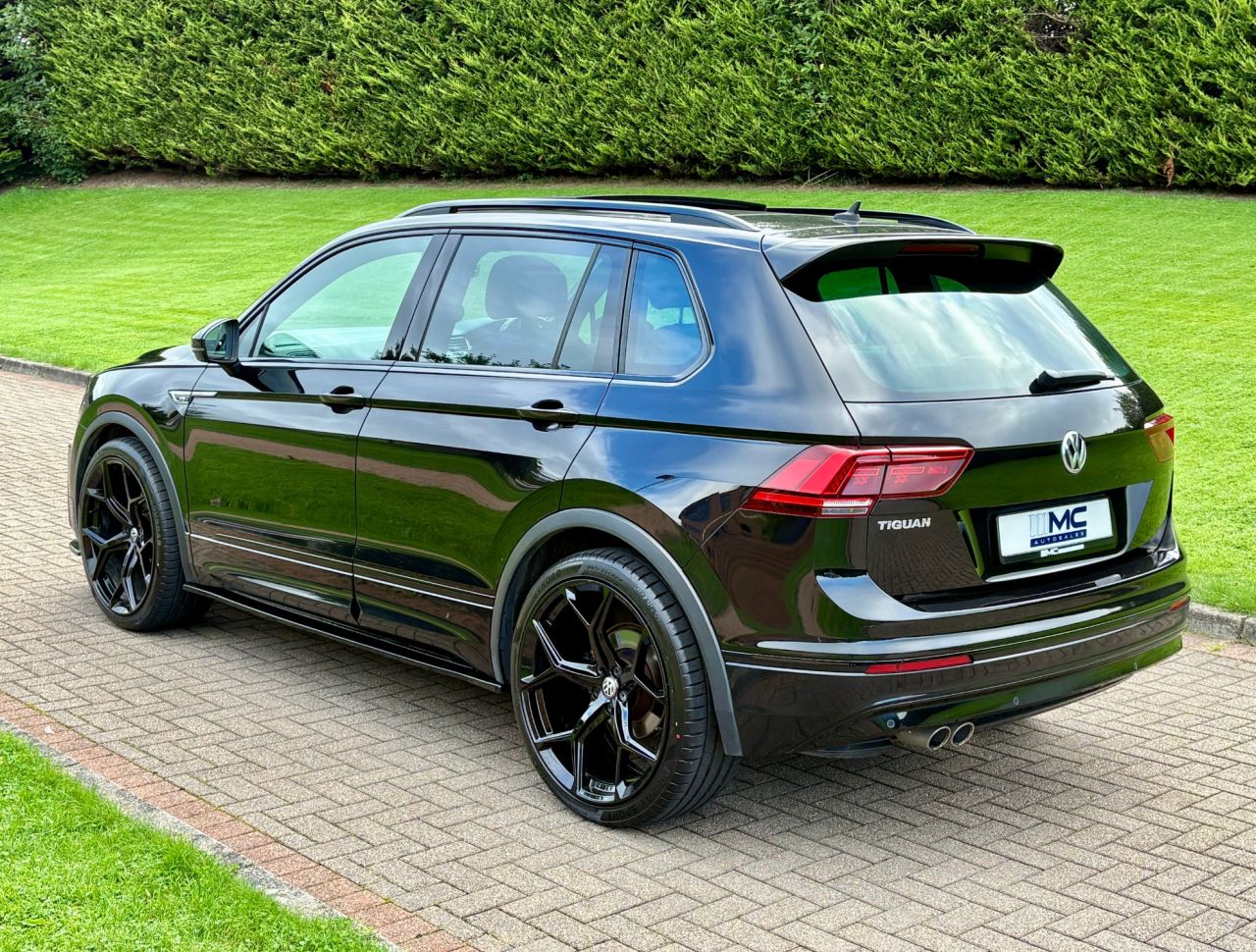 2018 VOLKSWAGEN TIGUAN 2.0 TDI R-Line SUV 5dr Diesel Manual Euro 6 (s/s) (150 ps) - vehicle photo 6 for sale on PureCar