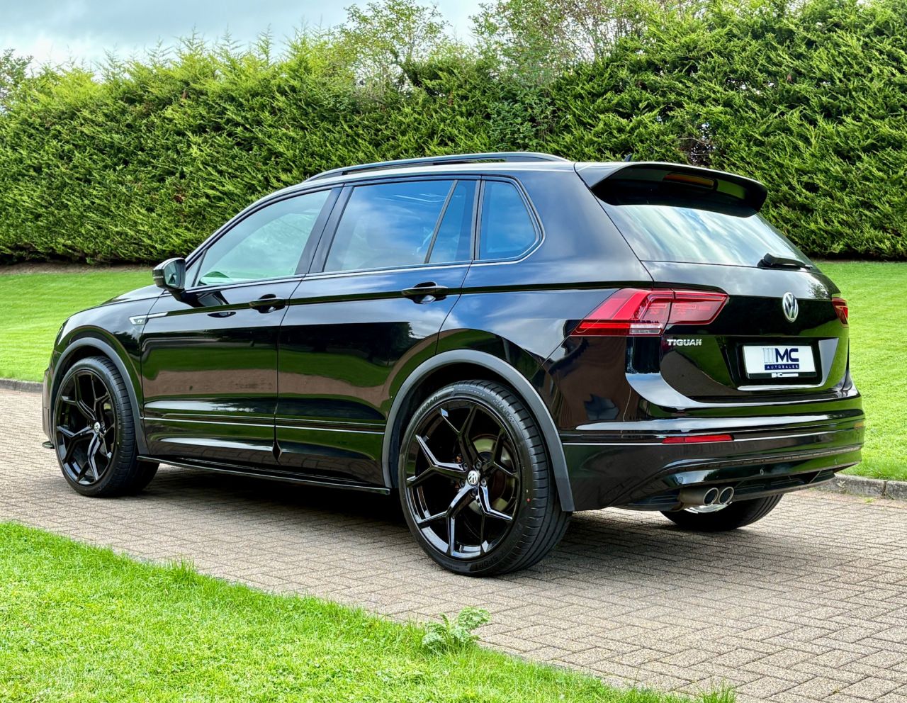 2018 VOLKSWAGEN TIGUAN 2.0 TDI R-Line SUV 5dr Diesel Manual Euro 6 (s/s) (150 ps) - vehicle photo 4 for sale on PureCar