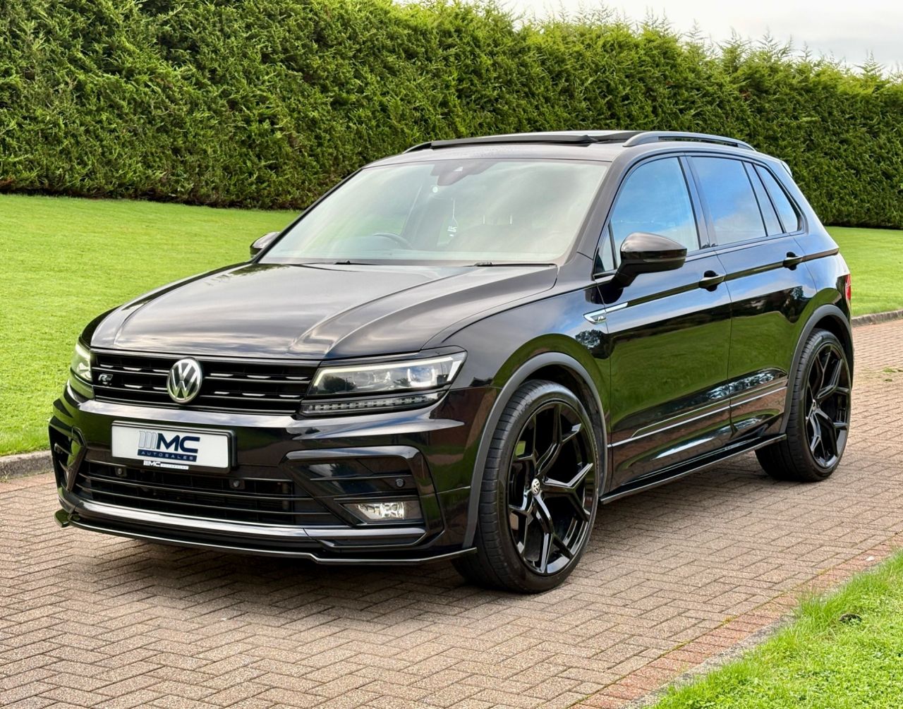 2018 VOLKSWAGEN TIGUAN 2.0 TDI R-Line SUV 5dr Diesel Manual Euro 6 (s/s) (150 ps) - vehicle photo 2 for sale on PureCar