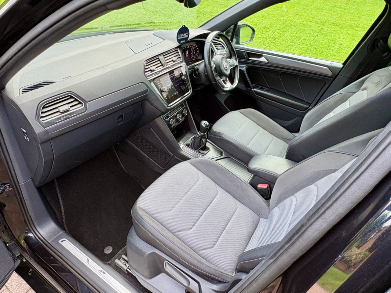 2018 VOLKSWAGEN TIGUAN 2.0 TDI R-Line SUV 5dr Diesel Manual Euro 6 (s/s) (150 ps) - vehicle photo 11 for sale on PureCar