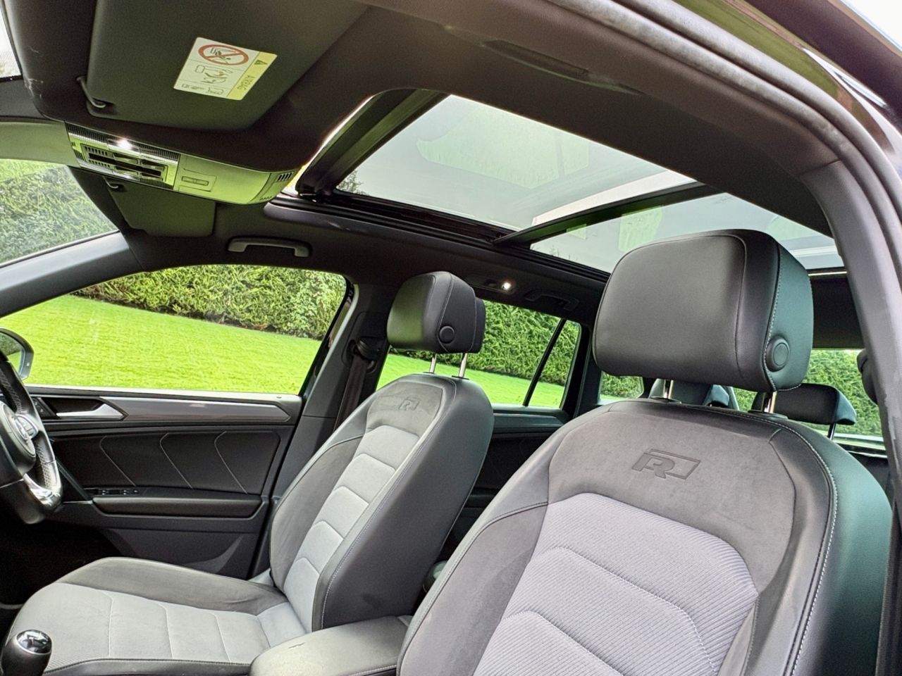 2018 VOLKSWAGEN TIGUAN 2.0 TDI R-Line SUV 5dr Diesel Manual Euro 6 (s/s) (150 ps) - vehicle photo 12 for sale on PureCar