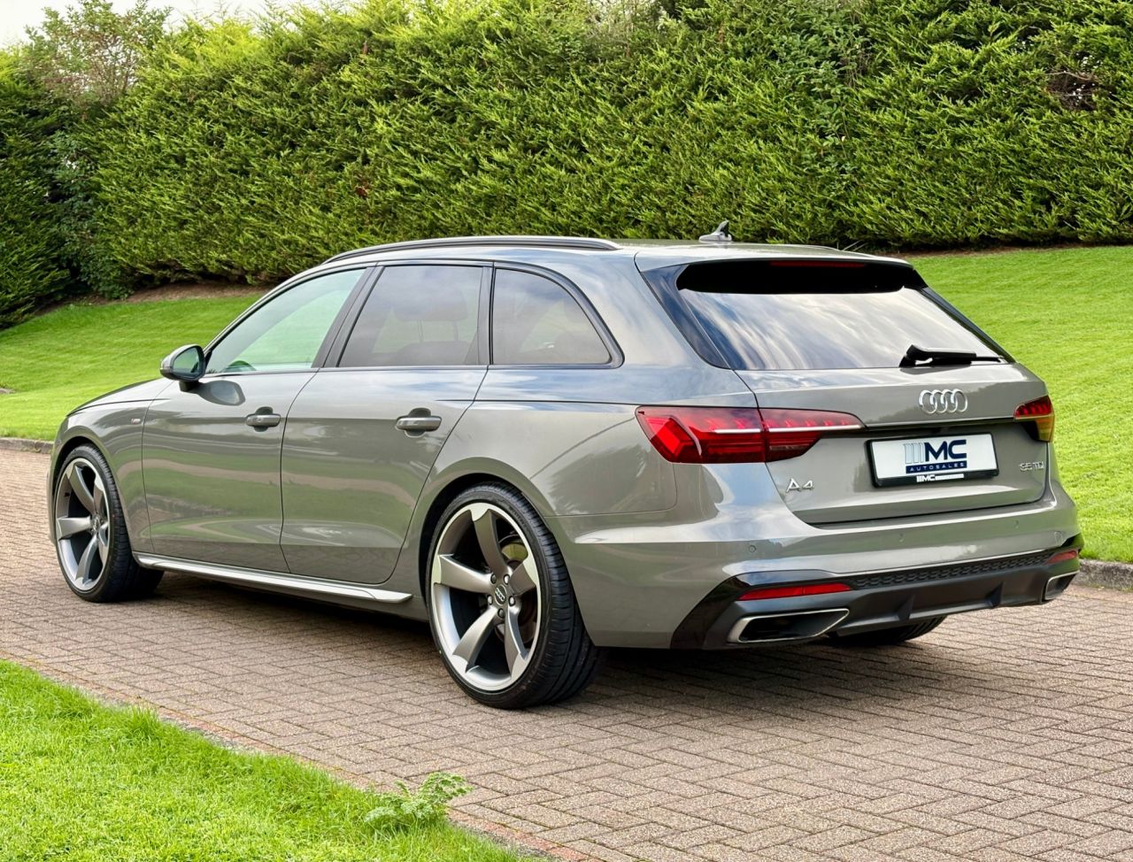 2023 AUDI A4 AVANT S Line - vehicle photo 4 for sale on PureCar