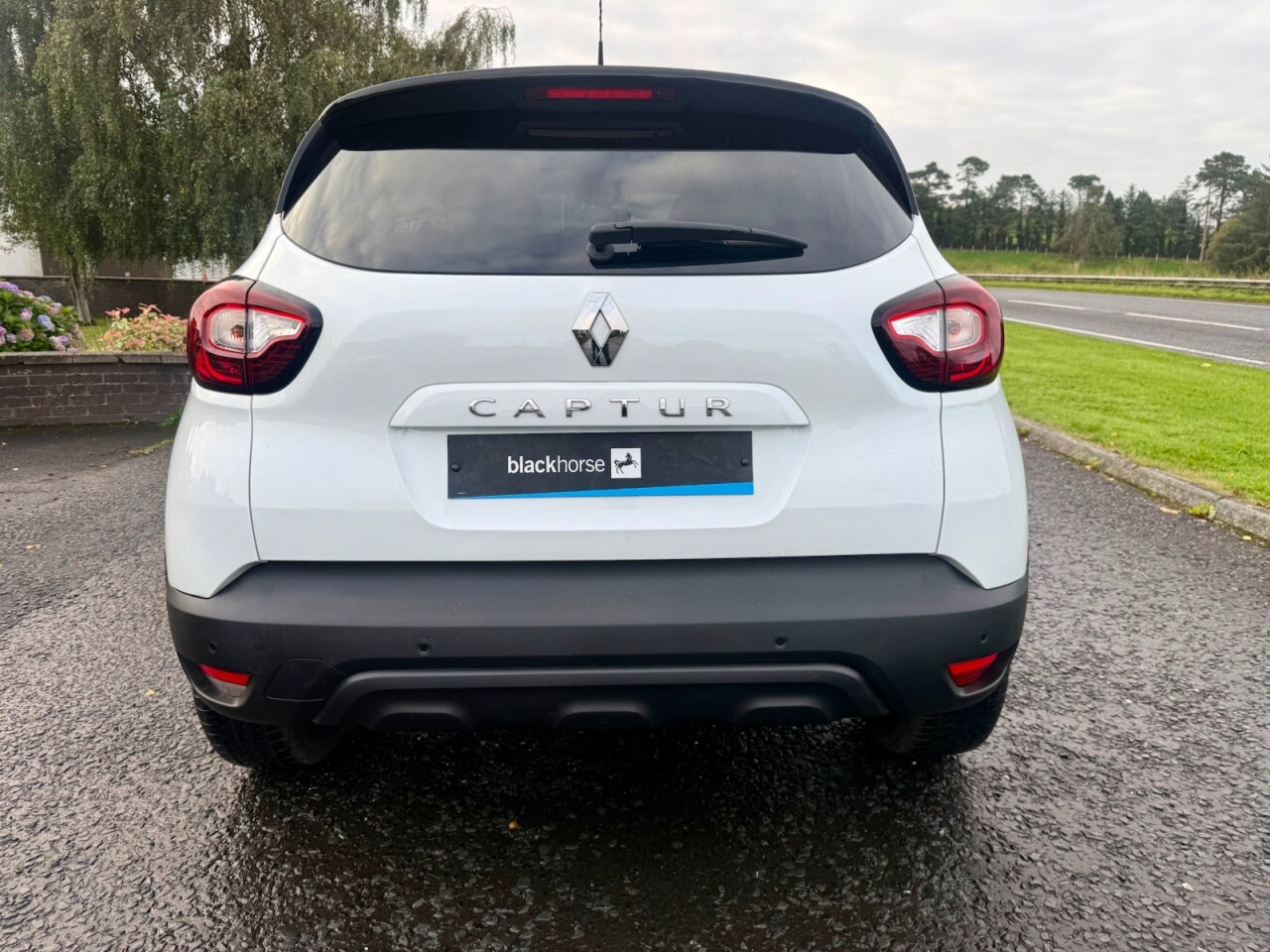 2019 RENAULT CAPTUR 1.3 TCe ENERGY Iconic SUV 5dr Petrol Manual (LOW MILES) - vehicle photo 4 for sale on PureCar