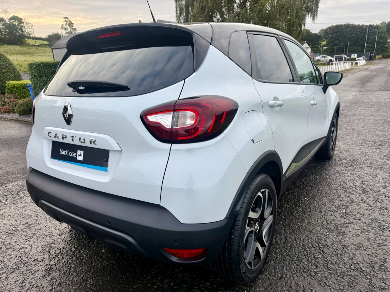 2019 RENAULT CAPTUR 1.3 TCe ENERGY Iconic SUV 5dr Petrol Manual (LOW MILES) - vehicle photo 5 for sale on PureCar