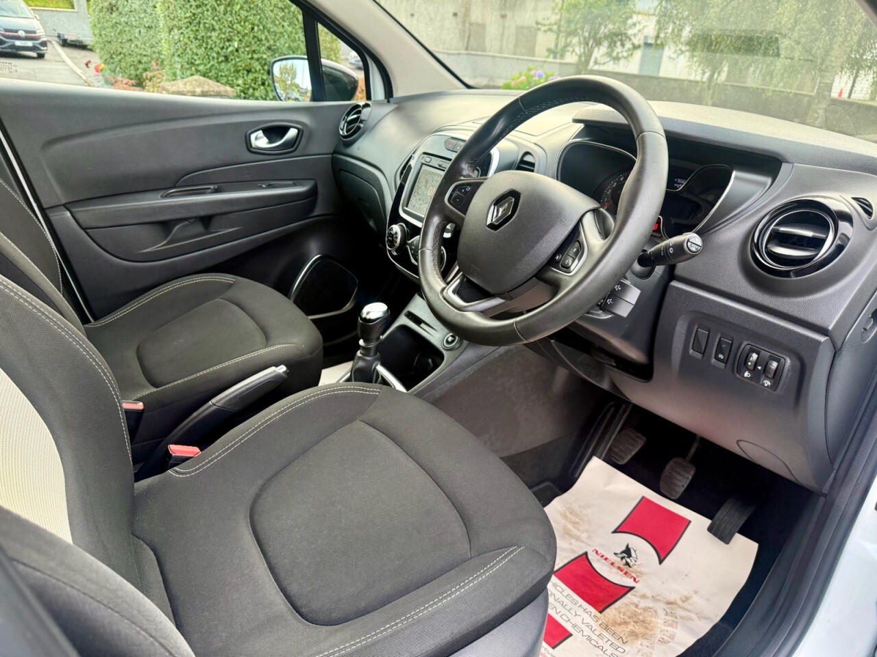 2019 RENAULT CAPTUR 1.3 TCe ENERGY Iconic SUV 5dr Petrol Manual (LOW MILES) - vehicle photo 8 for sale on PureCar