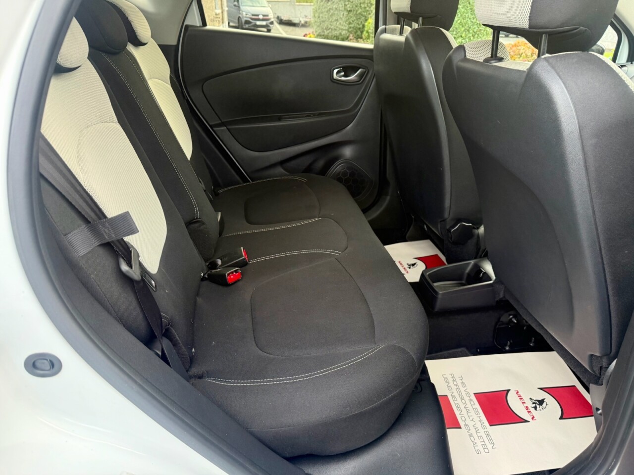 2019 RENAULT CAPTUR 1.3 TCe ENERGY Iconic SUV 5dr Petrol Manual (LOW MILES) - vehicle photo 9 for sale on PureCar