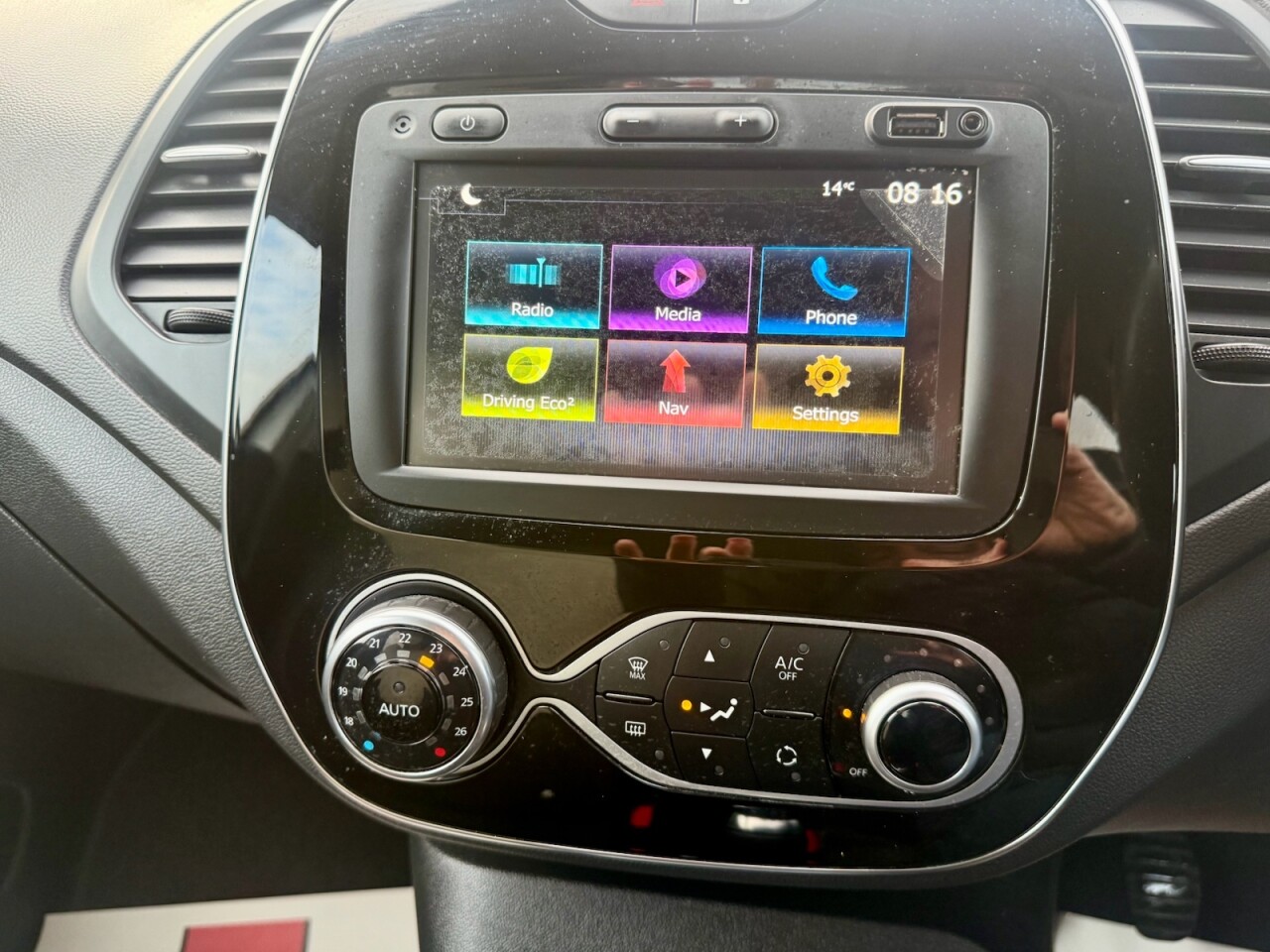 2019 RENAULT CAPTUR 1.3 TCe ENERGY Iconic SUV 5dr Petrol Manual (LOW MILES) - vehicle photo 11 for sale on PureCar