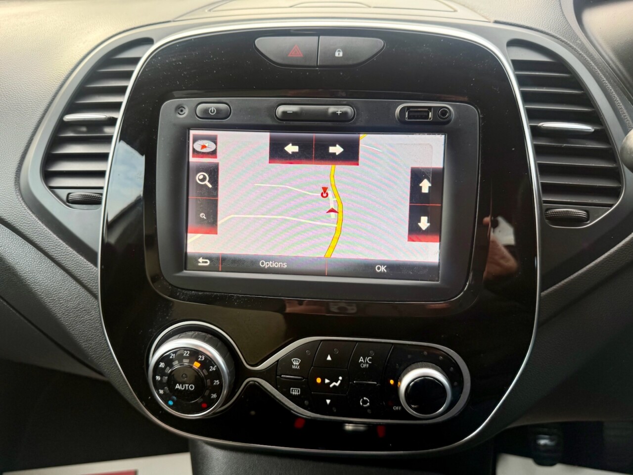 2019 RENAULT CAPTUR 1.3 TCe ENERGY Iconic SUV 5dr Petrol Manual (LOW MILES) - vehicle photo 12 for sale on PureCar
