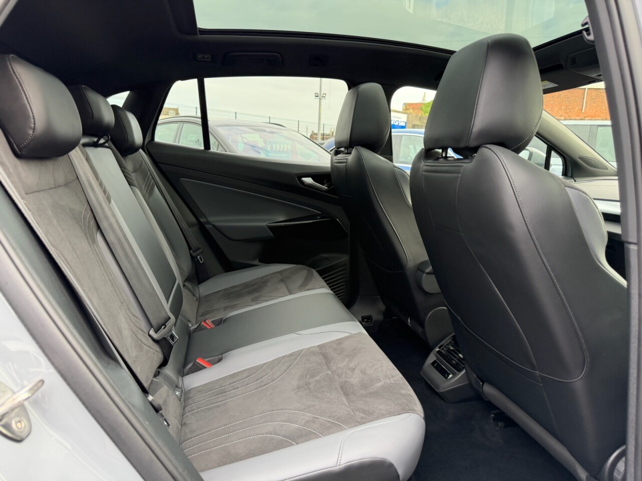 2023 VOLKSWAGEN ID.5 Pro 77kWh Style SUV 5dr Electric Auto (174 ps) ONLY 64659 GENUINE MILES - vehicle photo 28 for sale on PureCar