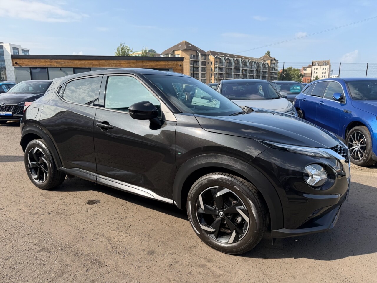 2023 NISSAN JUKE 1.0 DIG-T N-Connecta SUV 5dr Petrol Manual Euro 6 (s/s) (114 ps) ONLY 40123 - vehicle photo 2 for sale on PureCar