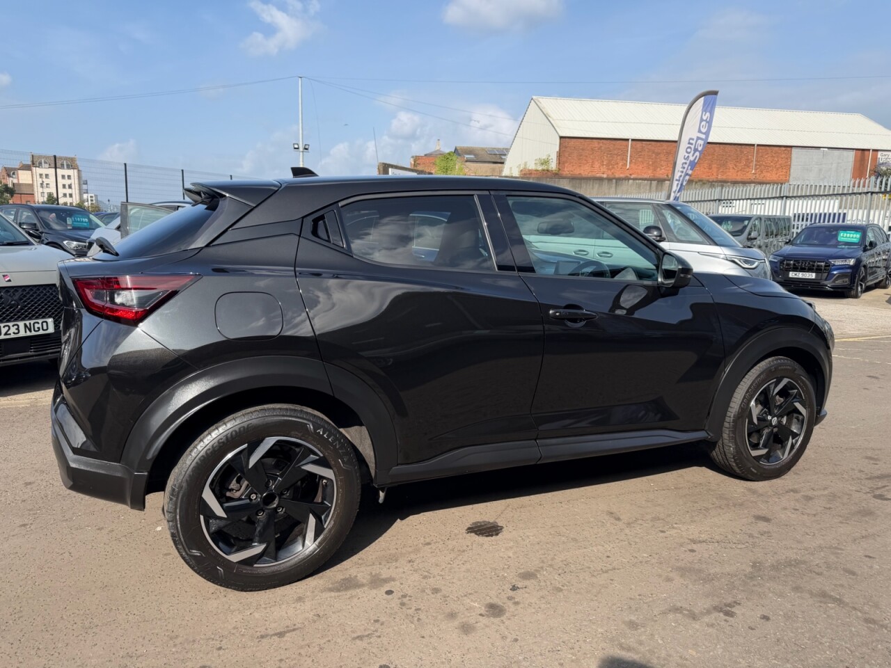2023 NISSAN JUKE 1.0 DIG-T N-Connecta SUV 5dr Petrol Manual Euro 6 (s/s) (114 ps) ONLY 40123 - vehicle photo 4 for sale on PureCar