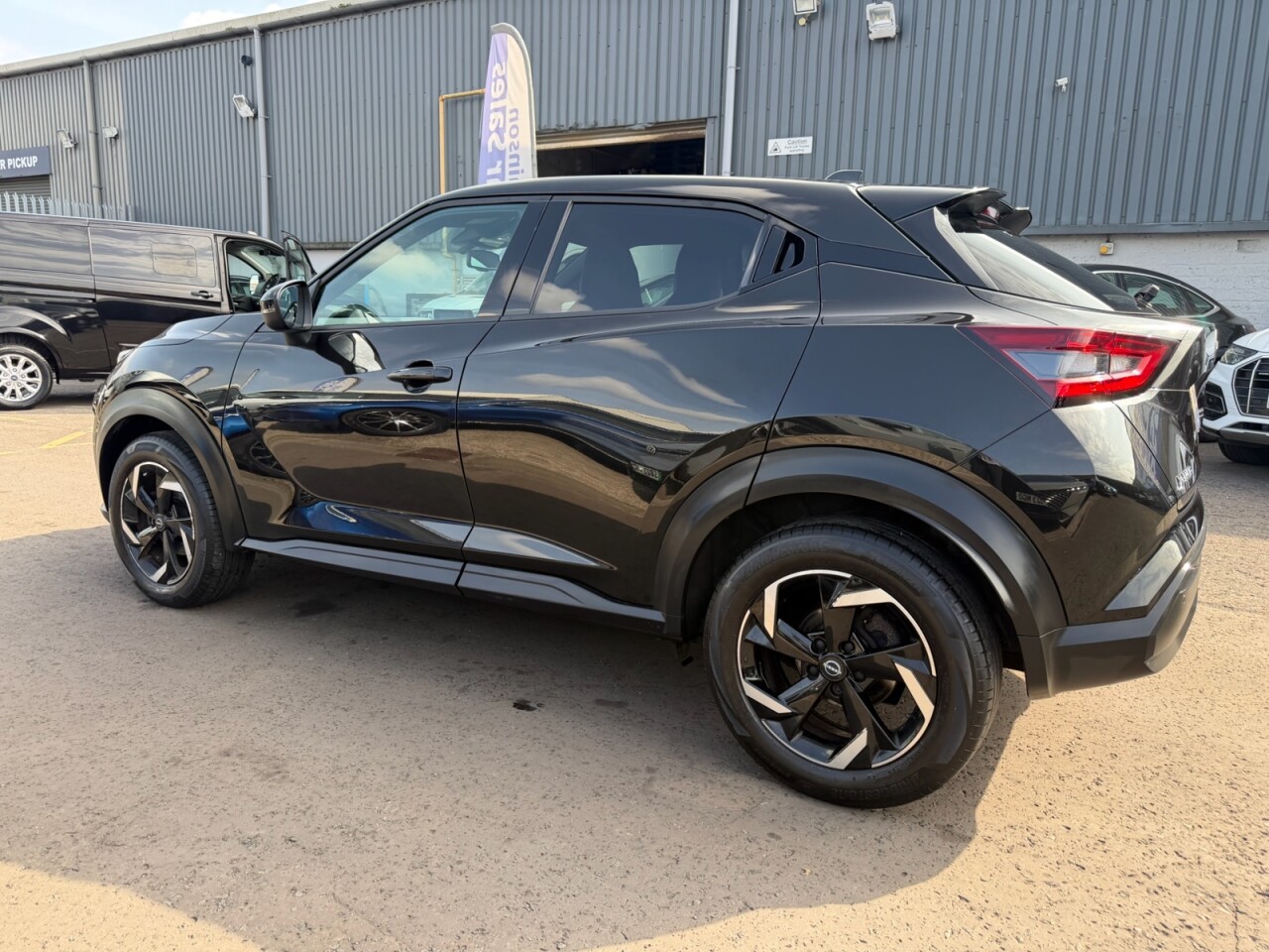 2023 NISSAN JUKE 1.0 DIG-T N-Connecta SUV 5dr Petrol Manual Euro 6 (s/s) (114 ps) ONLY 40123 - vehicle photo 7 for sale on PureCar