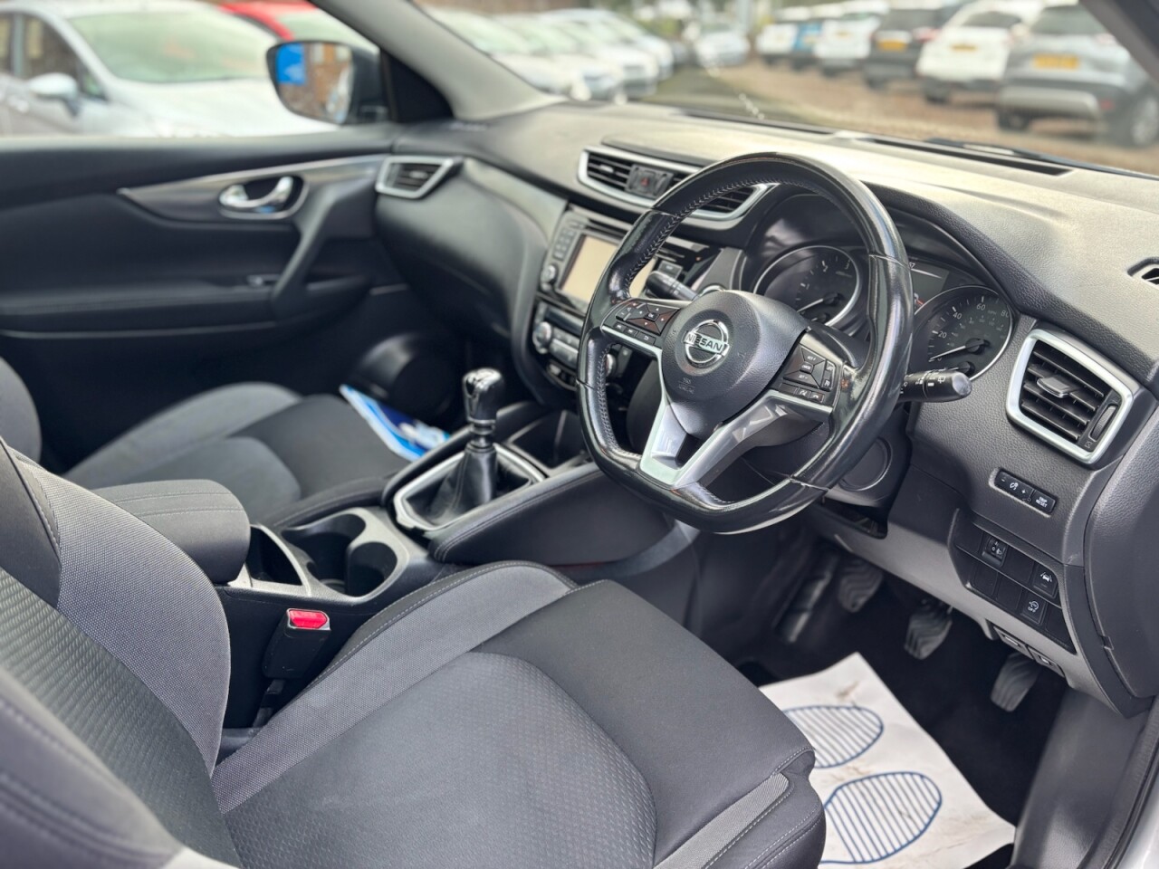 2018 NISSAN QASHQAI 1.5 dCi N-Connecta SUV 5dr Diesel Manual Euro 6 (s/s) (110 ps) - vehicle photo 9 for sale on PureCar