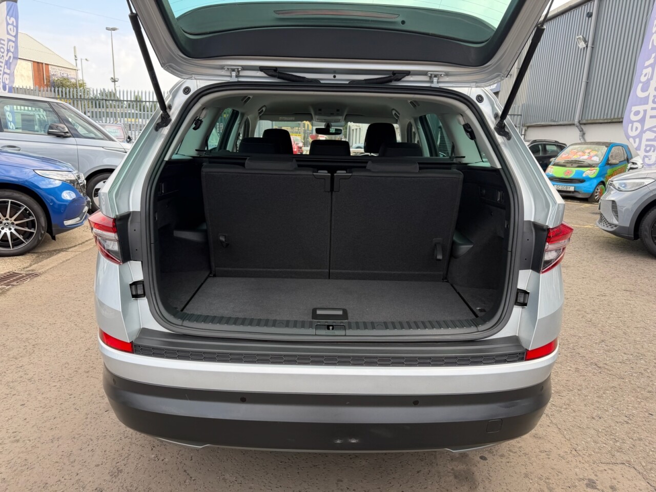 2023 SKODA KODIAQ 2.0 TDI SE Drive SUV 5dr Diesel DSG 4WD Euro 6 (s/s) (7 Seat) (150 ps) NI V - vehicle photo 25 for sale on PureCar
