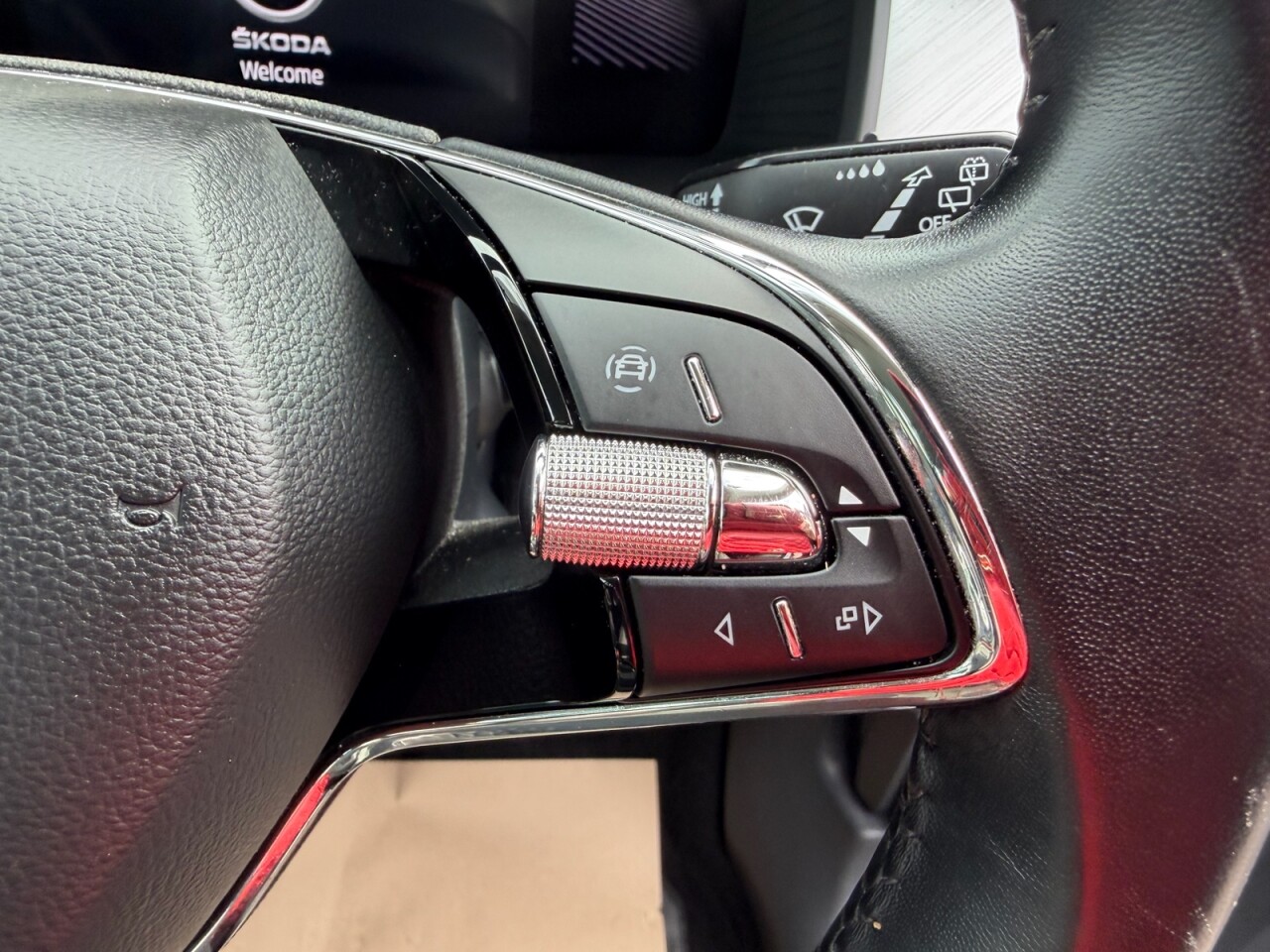 2023 SKODA KODIAQ 2.0 TDI SE Drive SUV 5dr Diesel DSG 4WD Euro 6 (s/s) (7 Seat) (150 ps) NI V - vehicle photo 29 for sale on PureCar