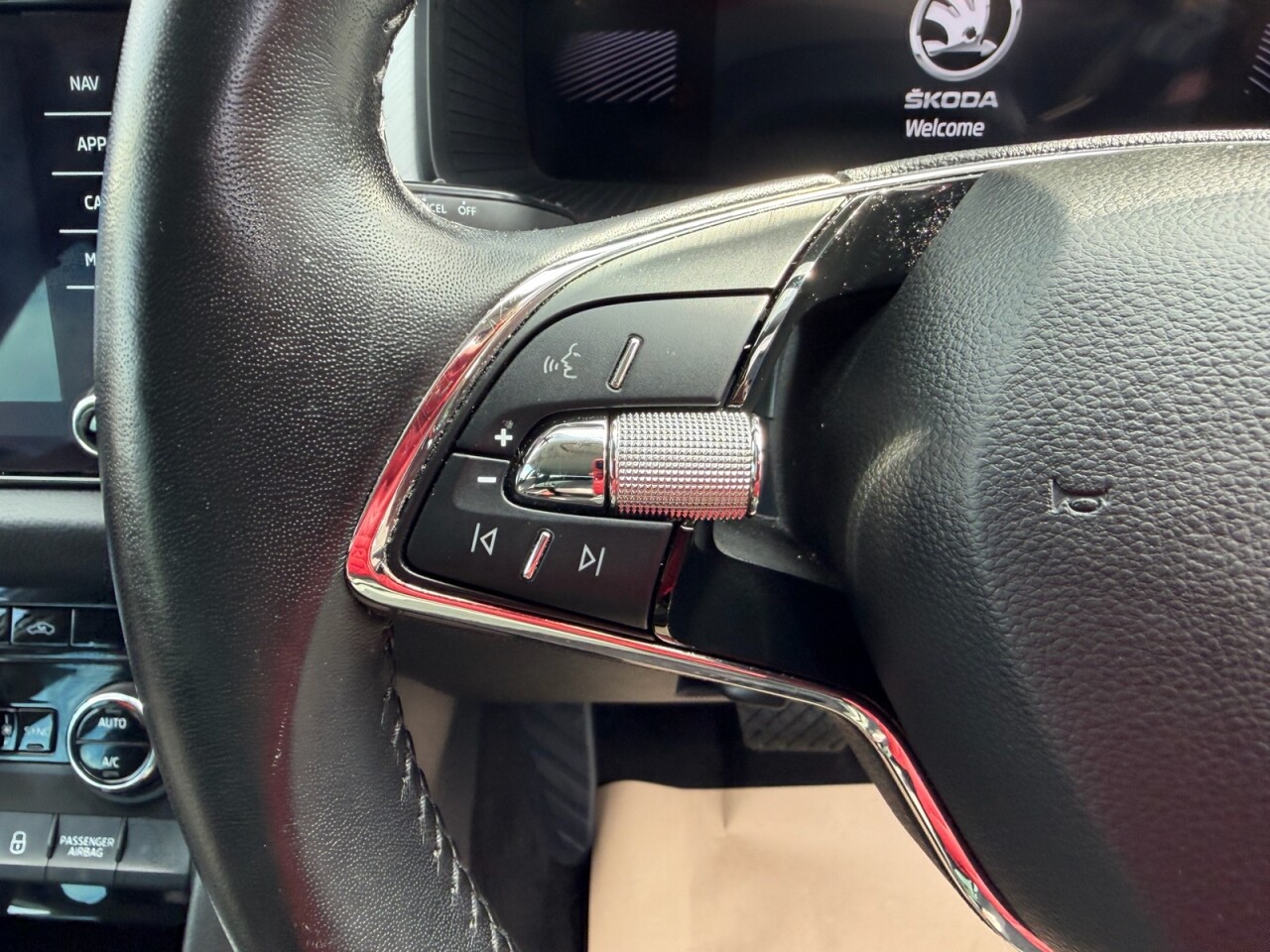 2023 SKODA KODIAQ 2.0 TDI SE Drive SUV 5dr Diesel DSG 4WD Euro 6 (s/s) (7 Seat) (150 ps) NI V - vehicle photo 27 for sale on PureCar