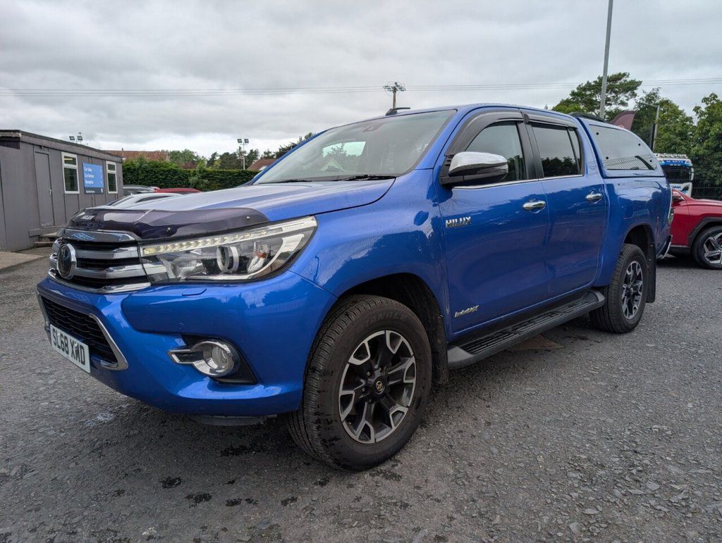2018 TOYOTA HILUX 2.4 D-4D Invincible X Pickup Double Cab 4dr Diesel Manual 4WD Euro 6 (s/s) - vehicle photo 4 for sale on PureCar