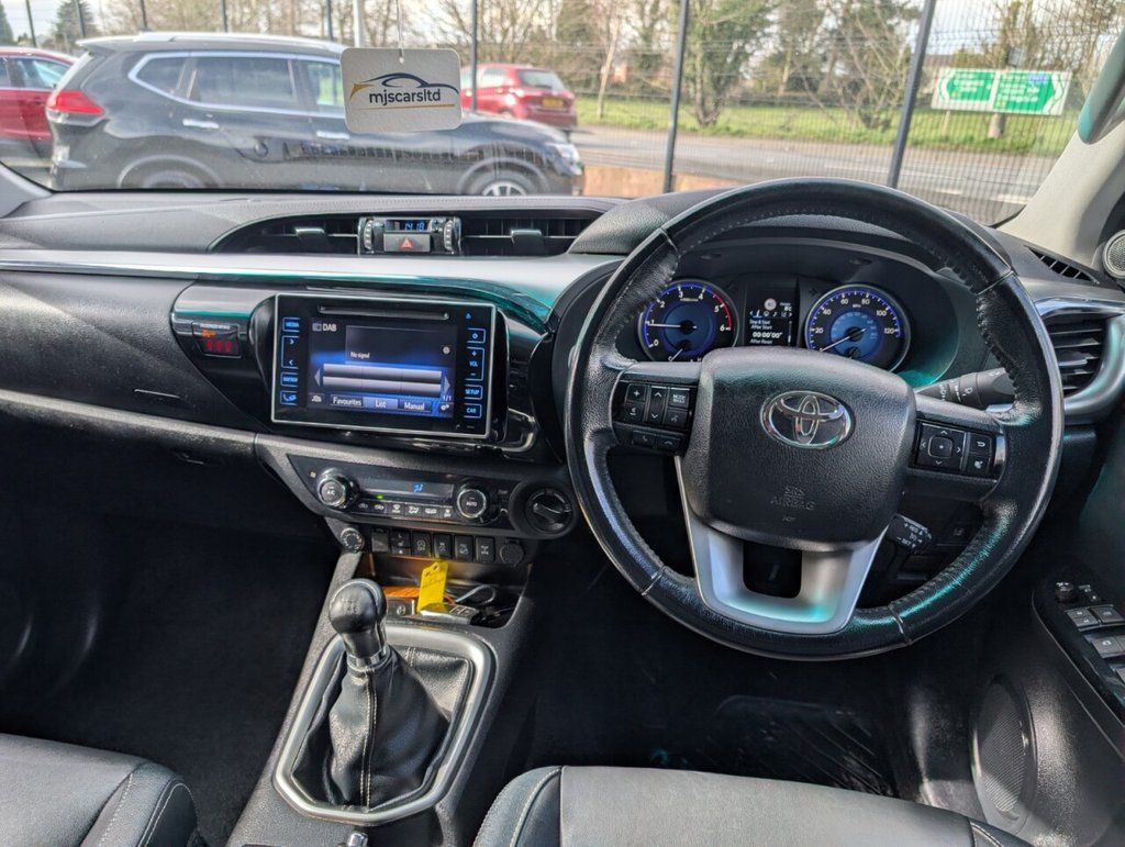 2018 TOYOTA HILUX 2.4 D-4D Invincible X Pickup Double Cab 4dr Diesel Manual 4WD Euro 6 (s/s) - vehicle photo 12 for sale on PureCar