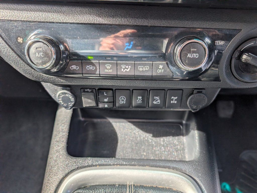 2018 TOYOTA HILUX 2.4 D-4D Invincible X Pickup Double Cab 4dr Diesel Manual 4WD Euro 6 (s/s) - vehicle photo 20 for sale on PureCar