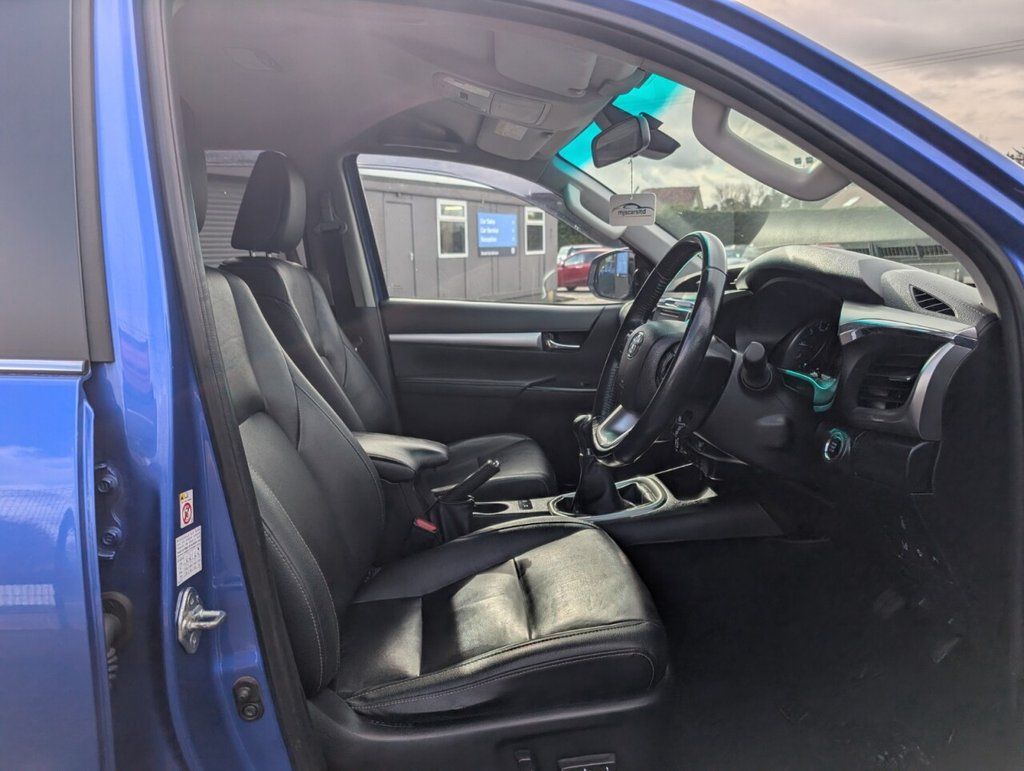 2018 TOYOTA HILUX 2.4 D-4D Invincible X Pickup Double Cab 4dr Diesel Manual 4WD Euro 6 (s/s) - vehicle photo 25 for sale on PureCar