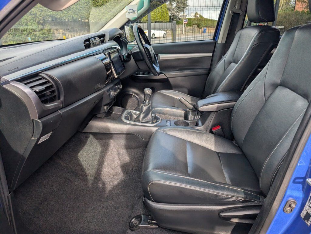 2018 TOYOTA HILUX 2.4 D-4D Invincible X Pickup Double Cab 4dr Diesel Manual 4WD Euro 6 (s/s) - vehicle photo 27 for sale on PureCar