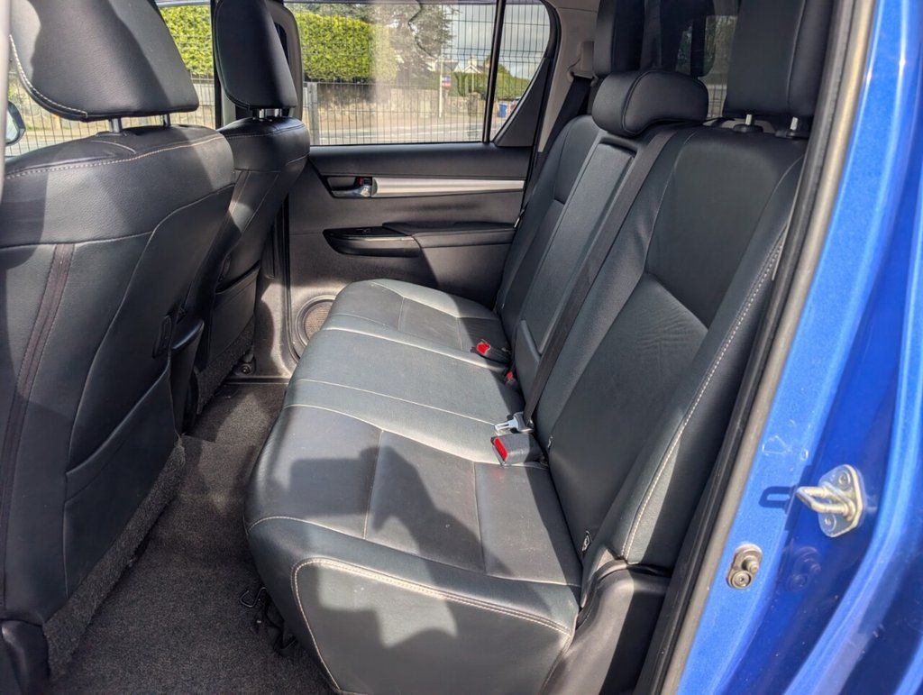 2018 TOYOTA HILUX 2.4 D-4D Invincible X Pickup Double Cab 4dr Diesel Manual 4WD Euro 6 (s/s) - vehicle photo 29 for sale on PureCar