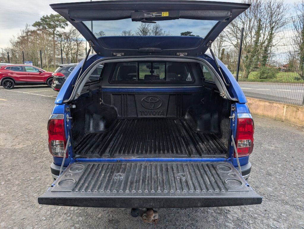 2018 TOYOTA HILUX 2.4 D-4D Invincible X Pickup Double Cab 4dr Diesel Manual 4WD Euro 6 (s/s) - vehicle photo 32 for sale on PureCar