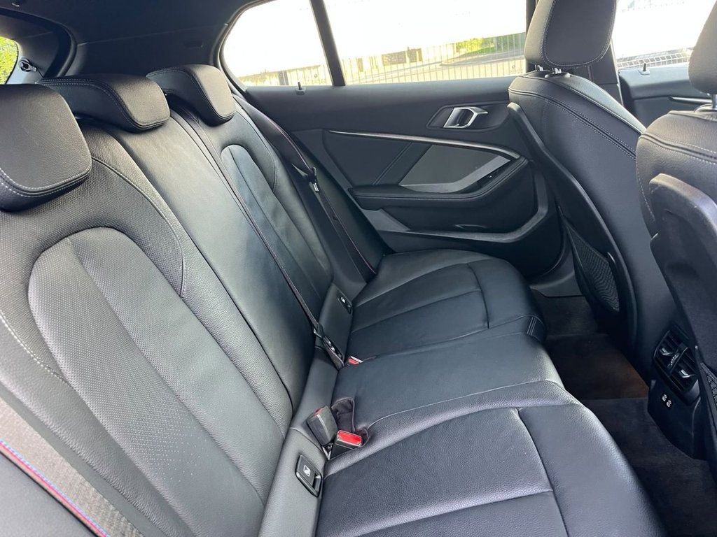 2020 BMW 1 SERIES 2.0 120d M Sport Hatchback 5dr Diesel Auto xDrive Euro 6 (s/s) (190 ps) - vehicle photo 29 for sale on PureCar