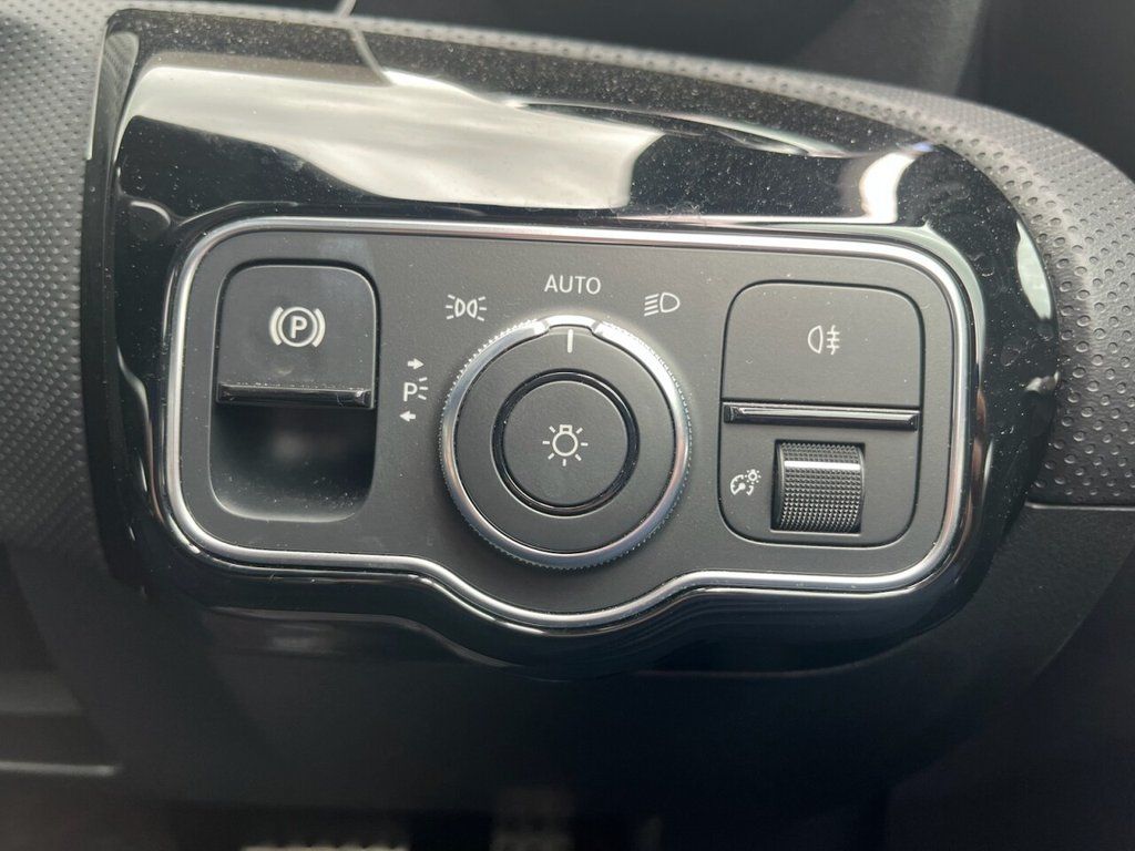 2020 MERCEDES A CLASS 1.3 A200 AMG Line (Executive) Hatchback 5dr Petrol 7G-DCT Euro 6 (s/s) (163 - vehicle photo 31 for sale on PureCar