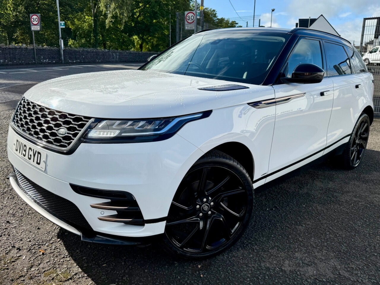 2019 LAND ROVER RANGE ROVER VELAR 2.0 D180 R-Dynamic SUV 5dr Diesel Auto 4WD Euro 6 (s/s) (180 ps) - vehicle photo 2 for sale on PureCar