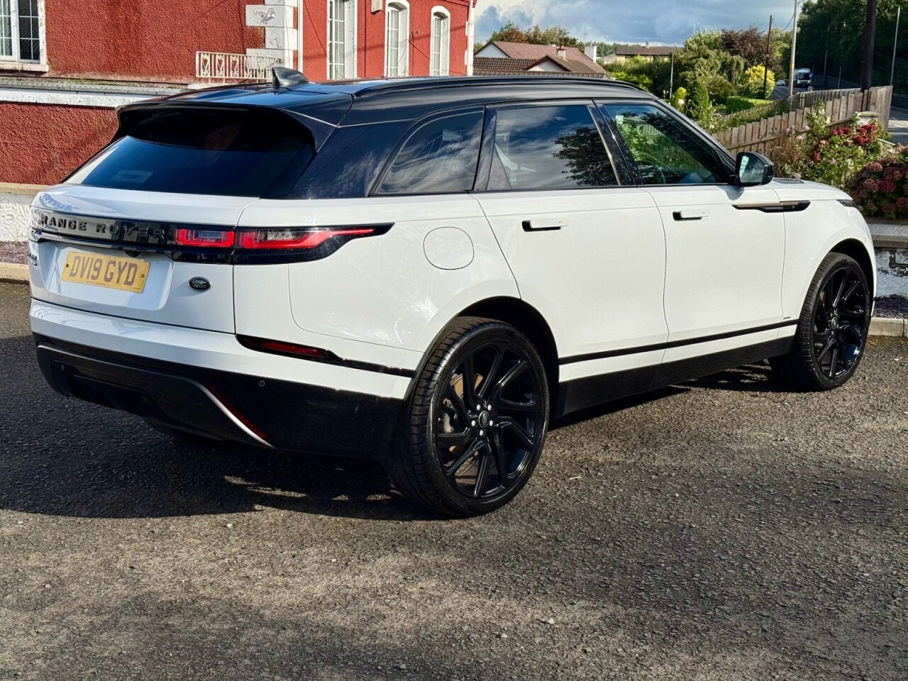 2019 LAND ROVER RANGE ROVER VELAR 2.0 D180 R-Dynamic SUV 5dr Diesel Auto 4WD Euro 6 (s/s) (180 ps) - vehicle photo 3 for sale on PureCar