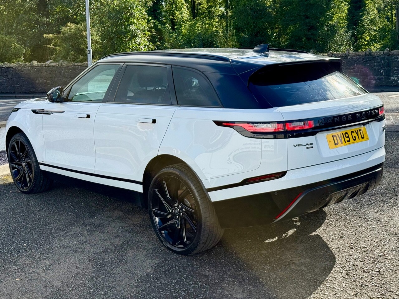 2019 LAND ROVER RANGE ROVER VELAR 2.0 D180 R-Dynamic SUV 5dr Diesel Auto 4WD Euro 6 (s/s) (180 ps) - vehicle photo 4 for sale on PureCar