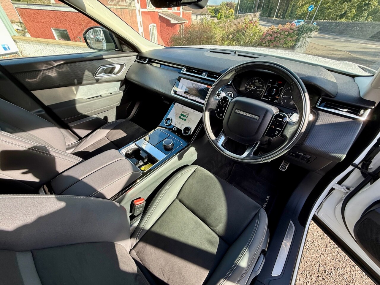 2019 LAND ROVER RANGE ROVER VELAR 2.0 D180 R-Dynamic SUV 5dr Diesel Auto 4WD Euro 6 (s/s) (180 ps) - vehicle photo 8 for sale on PureCar